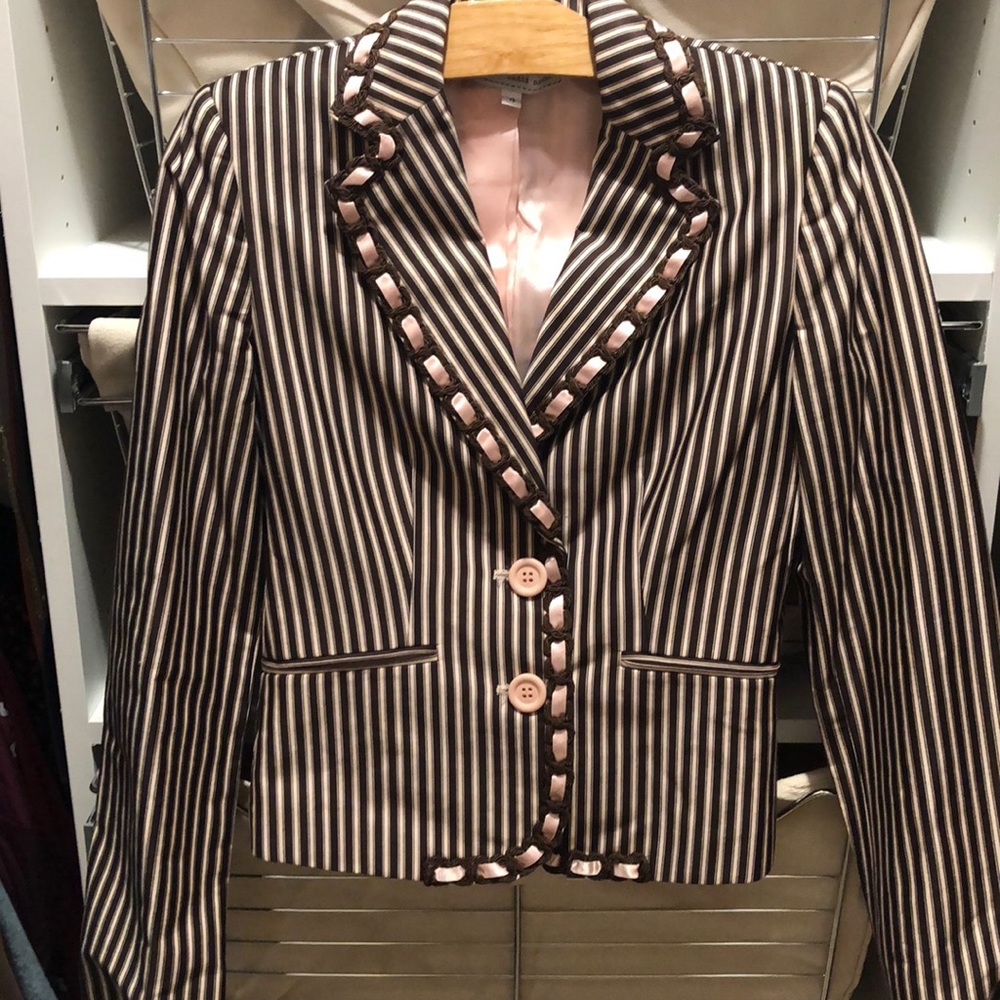 Beautiful chocolate and pick blazer
